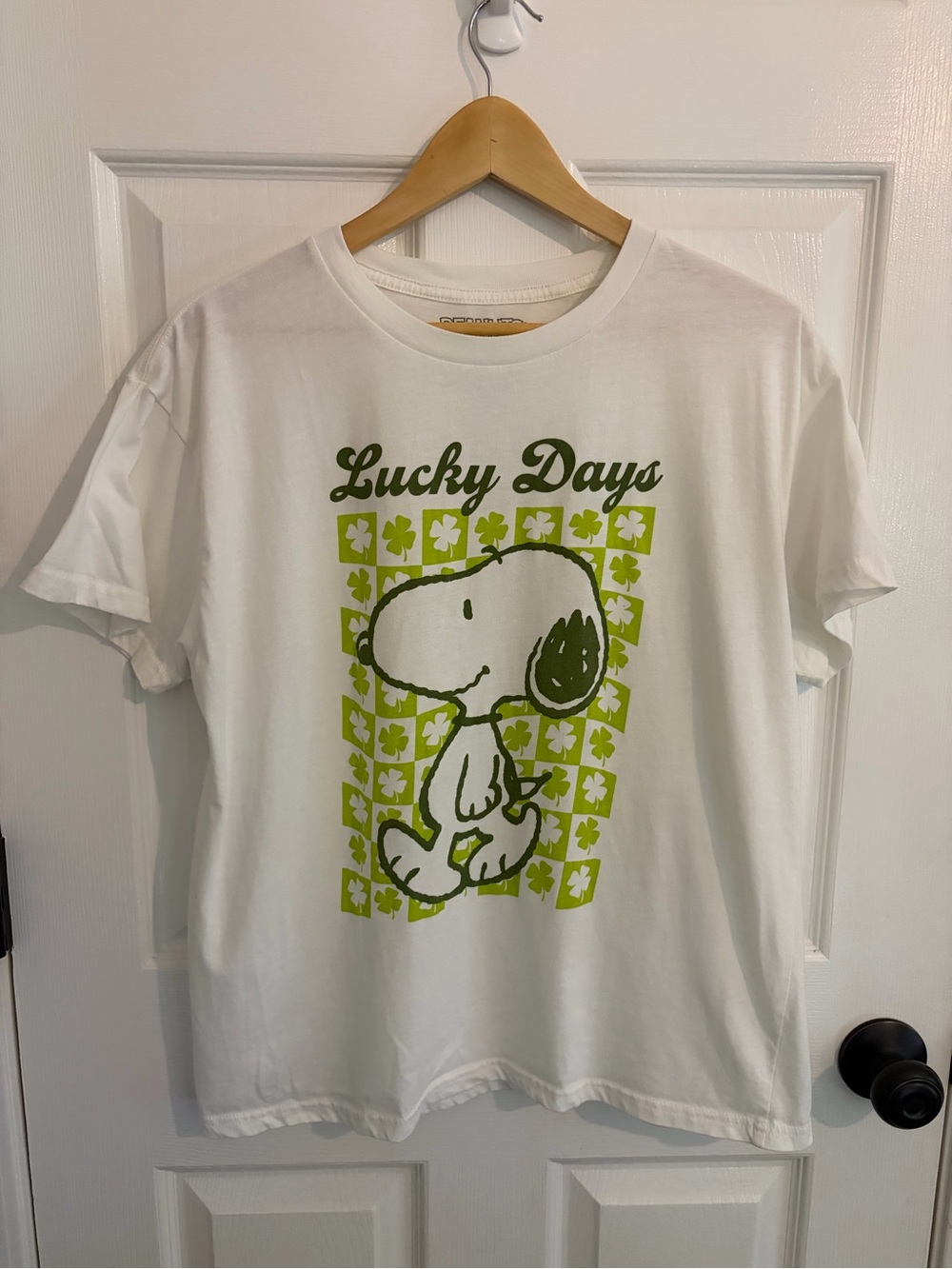 Peanuts White Square Cut Tee with Green Snoopy "Lucky Days" Graphic - Size XL